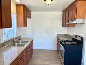 21725 Dracaea Ave, Unit 1 in Moreno Valley, CA - Foto de edificio - Building Photo