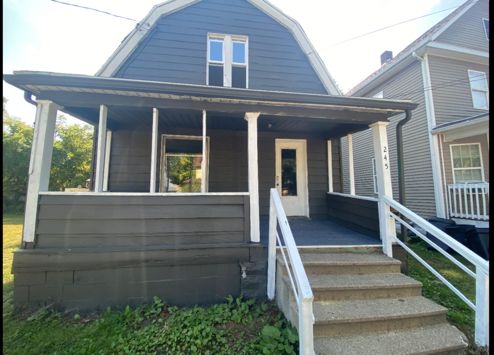 245 Grove St in Battle Creek, MI - Foto de edificio