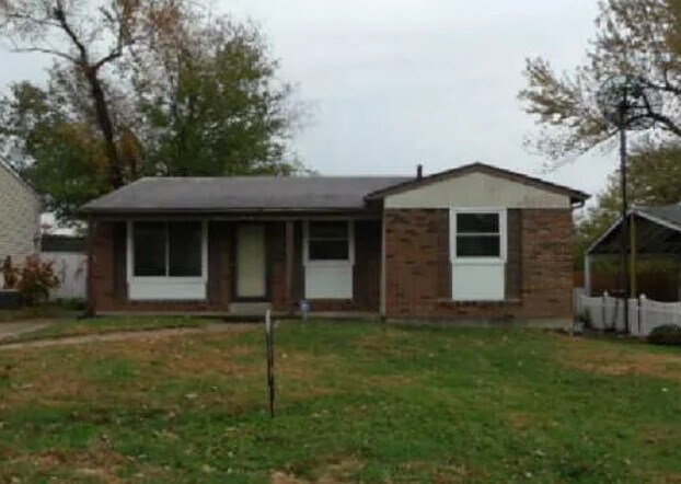 10214 Castle Dr in St. Louis, MO - Building Photo