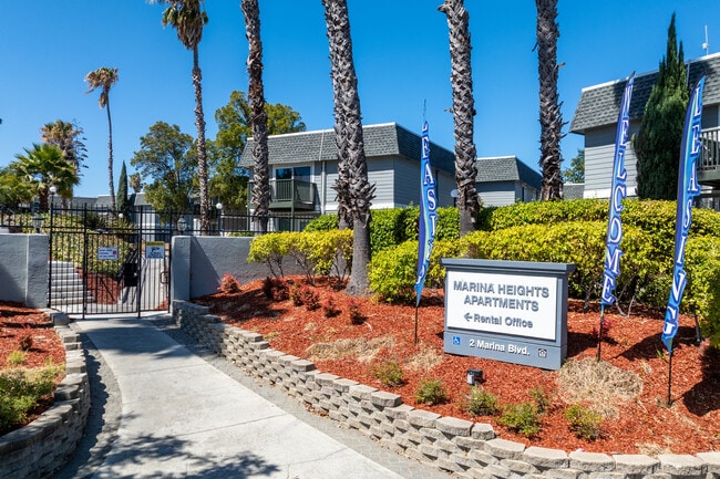 Marina Heights in Pittsburg, CA - Foto de edificio - Building Photo