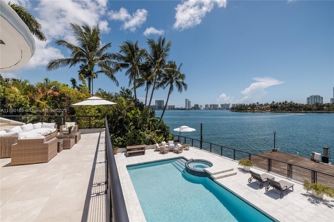 2 S Hibiscus Dr in Miami Beach, FL - Foto de edificio - Building Photo