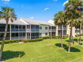 5571 NE Gulfstream Way in Stuart, FL - Building Photo - Building Photo