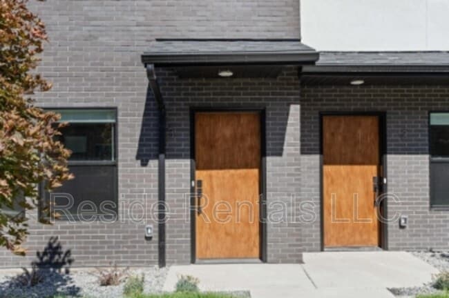 35 N Gateway Dr in Providence, UT - Foto de edificio - Building Photo