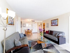250 174th St, Unit 2208 in Sunny Isles Beach, FL - Building Photo - Building Photo