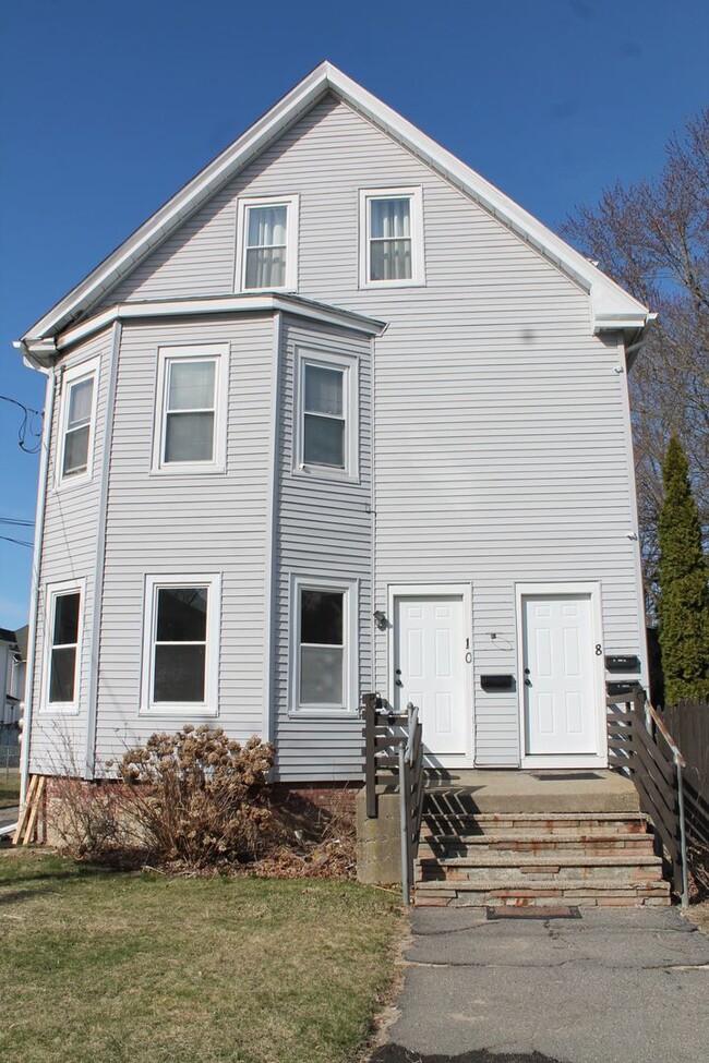 8-10 Washington St in Chicopee, MA - Building Photo - Building Photo