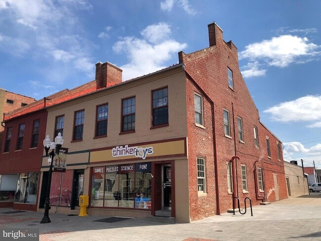 property at 104 S Loudoun St