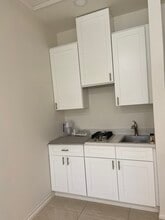 21324 Providencia St in Woodland Hills, CA - Building Photo - Building Photo
