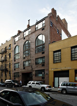 838 Greenwich St in New York, NY - Building Photo - Building Photo