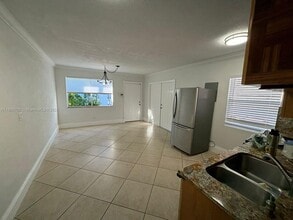 2361 NW 32nd St in Miami, FL - Building Photo - Building Photo