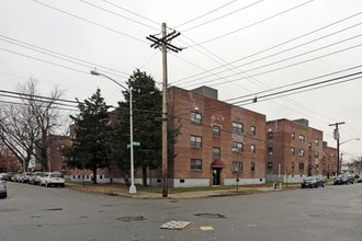 Braddock Gardens in Queens Village, NY - Building Photo - Building Photo