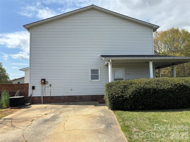 1113 Peachtree St in Lincolnton, NC - Building Photo - Building Photo