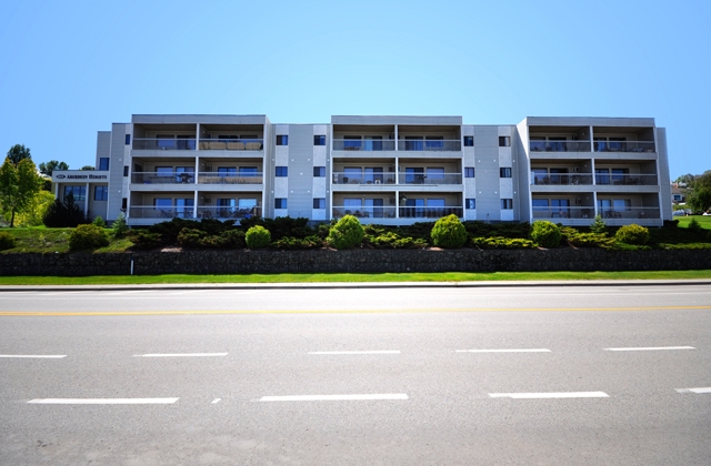 Aberdeen Apartments in Kamloops, BC - Building Photo - Building Photo