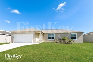 10371 Grail Ave in Englewood, FL - Building Photo