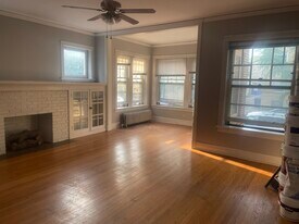1909 W Argyle St, Unit 1 in Chicago, IL - Building Photo