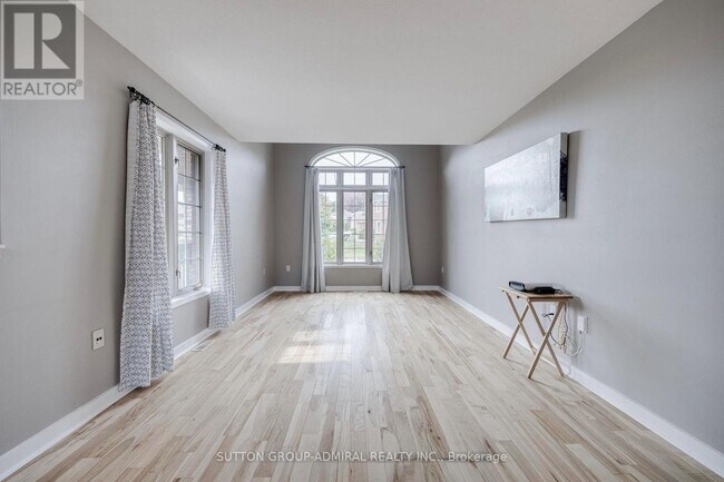 132 Brown Wood Dr in Barrie, ON - Building Photo - Building Photo