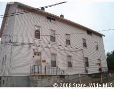 14 Parker St in Central Falls, RI - Foto de edificio