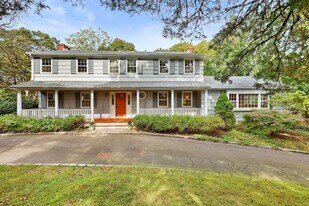 8 Ferry Ln E in Westport, CT - Building Photo