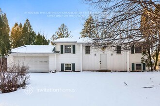 124 Oakwood Rd in Apple Valley, MN - Foto de edificio - Building Photo