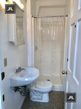 1063 Beacon St in Brookline, MA - Foto de edificio - Building Photo