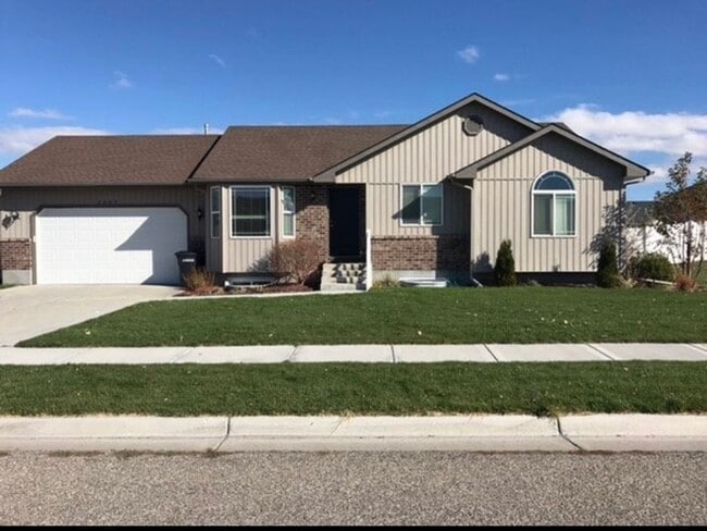 property at 5587 Treyden Dr