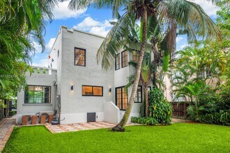 151 NE 43rd St in Miami, FL - Building Photo - Building Photo