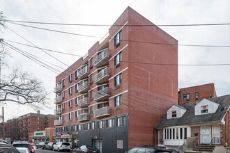 8712 175th St in Jamaica, NY - Foto de edificio - Building Photo