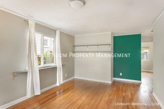 6118 SE Reedway St in Portland, OR - Building Photo - Building Photo