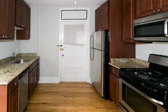 2115 W Ainslie St in Chicago, IL - Building Photo - Building Photo