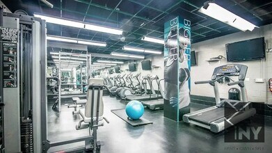 475 9th Ave, Unit 22G in New York, NY - Building Photo - Building Photo