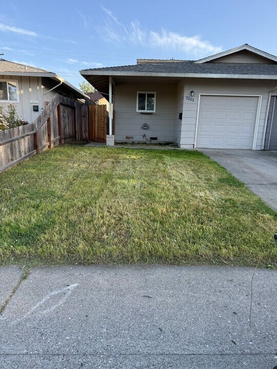 6006 Rye Way in Carmichael, CA - Building Photo