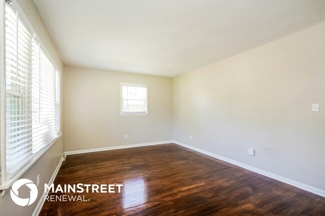 4401 Charlotte Ann Dr in Louisville, KY - Foto de edificio - Building Photo