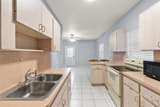 13830 SW 73rd St in Miami, FL - Building Photo - Building Photo