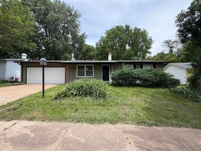 2245 Lindsay Ln