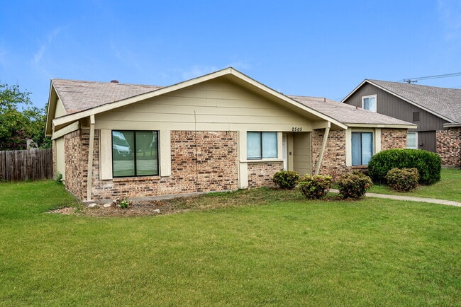 2505 Crown Cir in Garland, TX - Building Photo - Building Photo