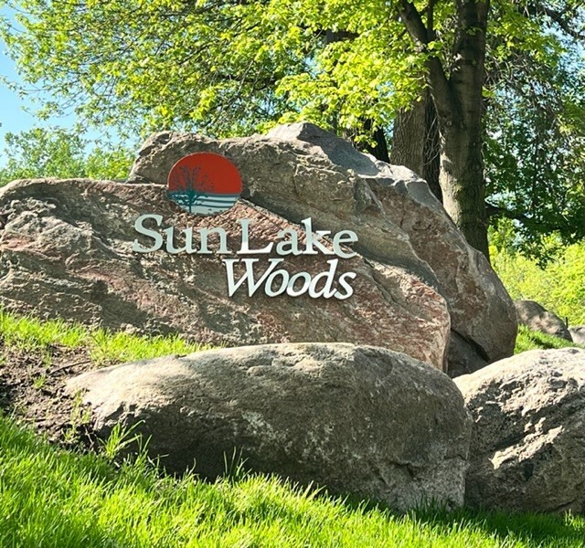 Sun Lake & Sun Lake Woods in Chaska, MN - Building Photo - Building Photo