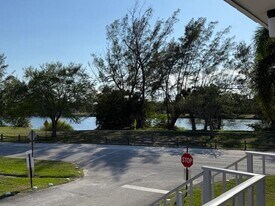 2840 Lake Osborne Dr in Lake Worth Beach, FL - Building Photo