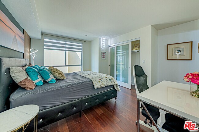 600 Ridgeley Dr in Los Angeles, CA - Building Photo - Building Photo