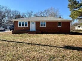 720 S Wakefield St in Zebulon, NC - Building Photo