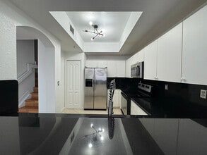 8886 W Flagler St in Miami, FL - Foto de edificio - Building Photo