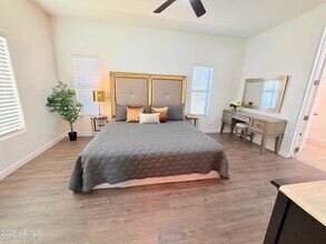 1507 E Apollo Rd in Phoenix, AZ - Foto de edificio - Building Photo