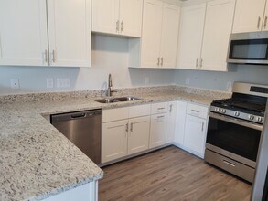 214 Briarcliff Ct in Kinston, NC - Building Photo - Building Photo