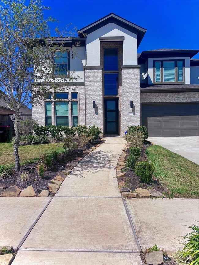 property at 10715 Verdant Hl