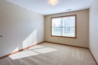 3916 Deer Lakes Dr in Buffalo, NY - Building Photo - Building Photo