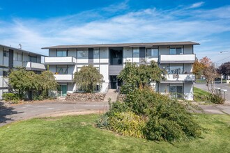 12419 E Riverside Ave in Spokane, WA - Foto de edificio - Building Photo