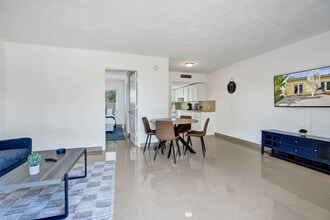 905 N Federal Hwy in Lake Worth Beach, FL - Building Photo - Building Photo