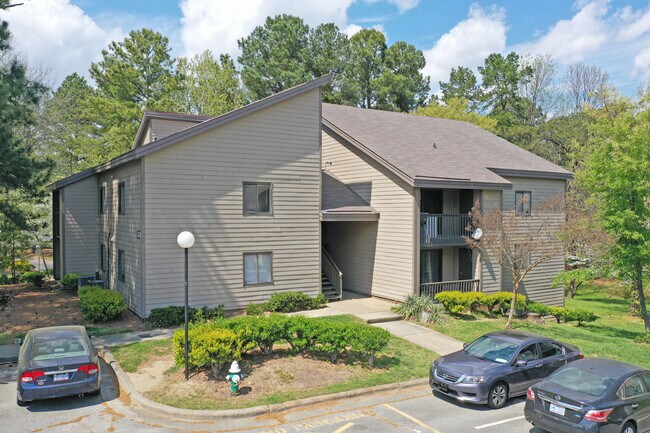 z-102125-Stonesthrow Apartment Homes in Greensboro, NC - Building Photo - Building Photo