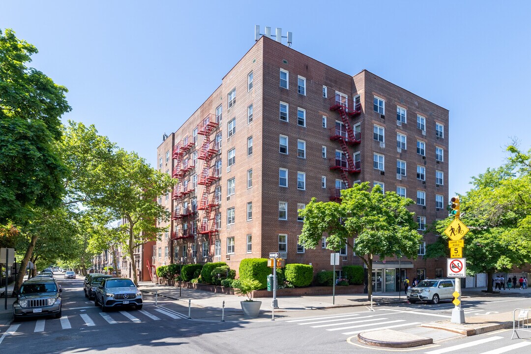 9216 34th Ave in Jackson Heights, NY - Building Photo