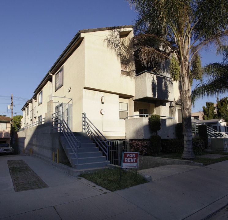 223 N Buena Vista St in Burbank, CA - Foto de edificio