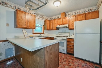 Room in House on Sanderson Dr in Durham, NC - Building Photo - Building Photo
