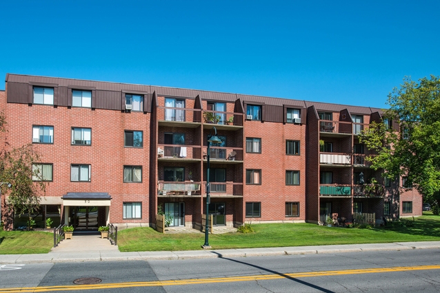 Place Sieur de Gros Bois Apartments in Longueuil, QC - Building Photo